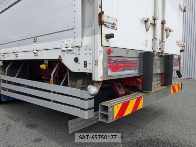 Nissan QUON 2019-03 8526801-4