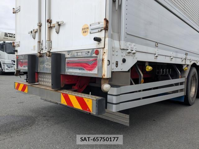 Nissan QUON 2019-03 8526801-5