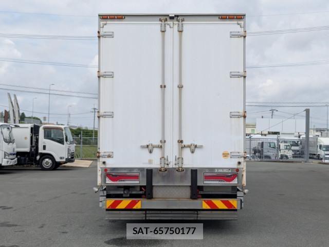 Nissan QUON 2019-03 8526801-6
