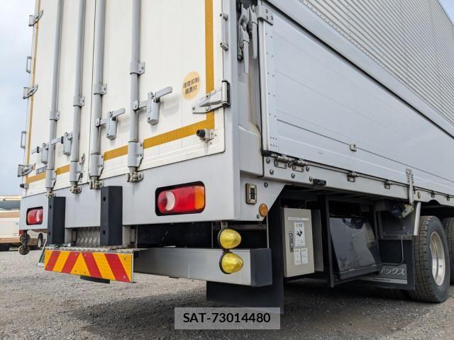 Nissan QUON 2019-07 8526797-5
