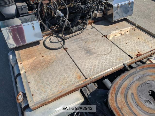 Nissan QUON 2016-02 8526803-10