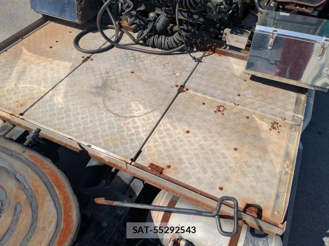 Nissan QUON 2016-02 8526803-11