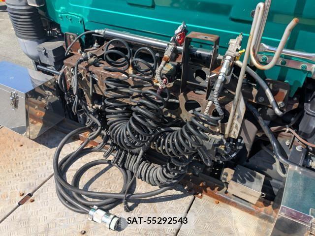 Nissan QUON 2016-02 8526803-12