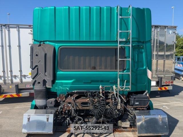 Nissan QUON 2016-02 8526803-13