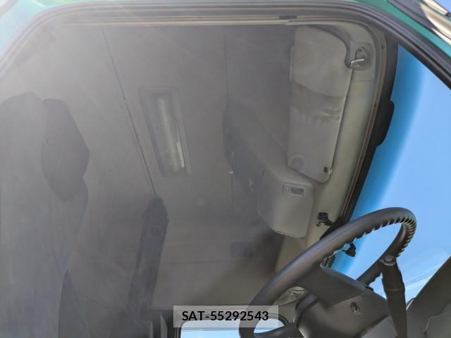 Nissan QUON 2016-02 8526803-22