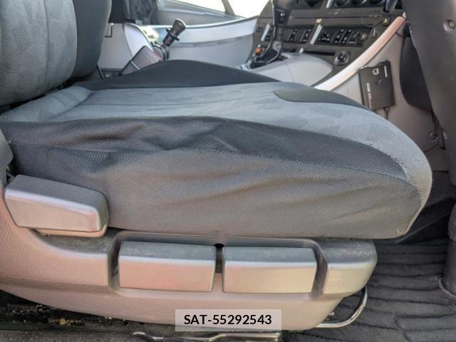 Nissan QUON 2016-02 8526803-23