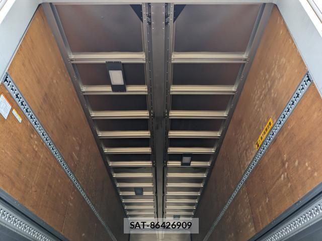 Nissan QUON 2020-03 8526795-11