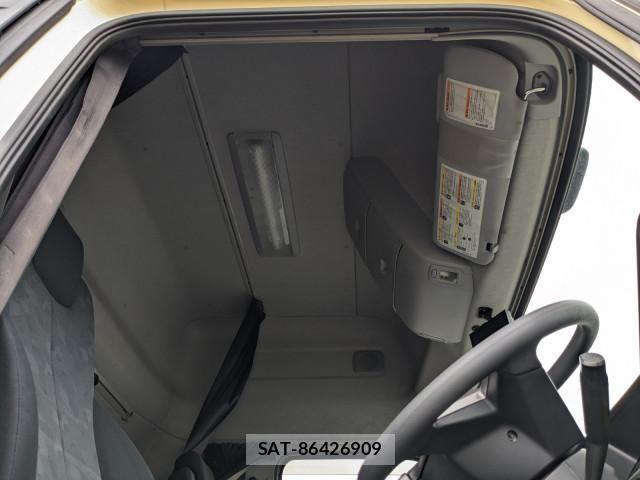 Nissan QUON 2020-03 8526795-22