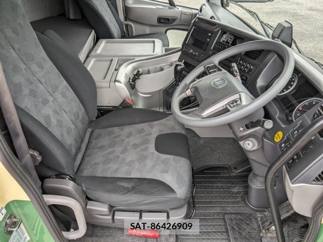 Nissan QUON 2020-03 8526795-23