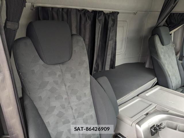 Nissan QUON 2020-03 8526795-24