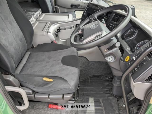 Nissan QUON 2019-07 8526796-23