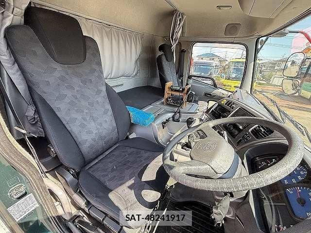 Nissan QUON 2014-12 8526799-10
