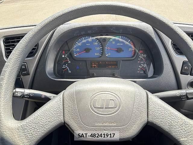 Nissan QUON 2014-12 8526799-11