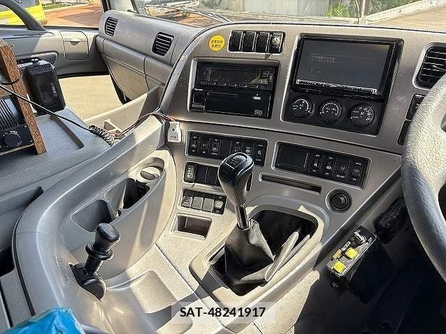 Nissan QUON 2014-12 8526799-12