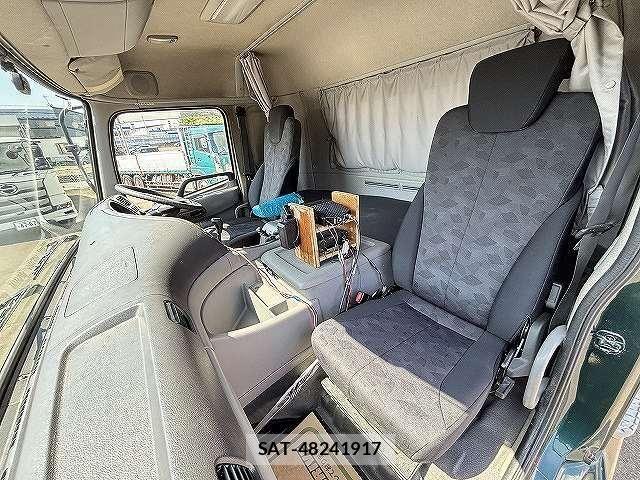Nissan QUON 2014-12 8526799-14