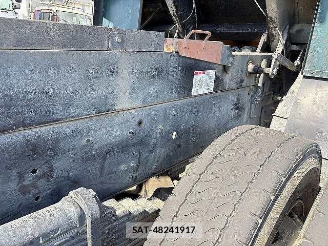 Nissan QUON 2014-12 8526799-16