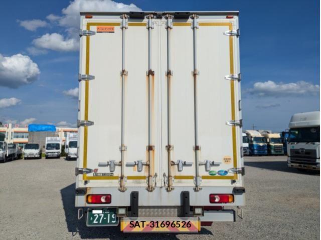 Nissan QUON 2018-07 8526798-9