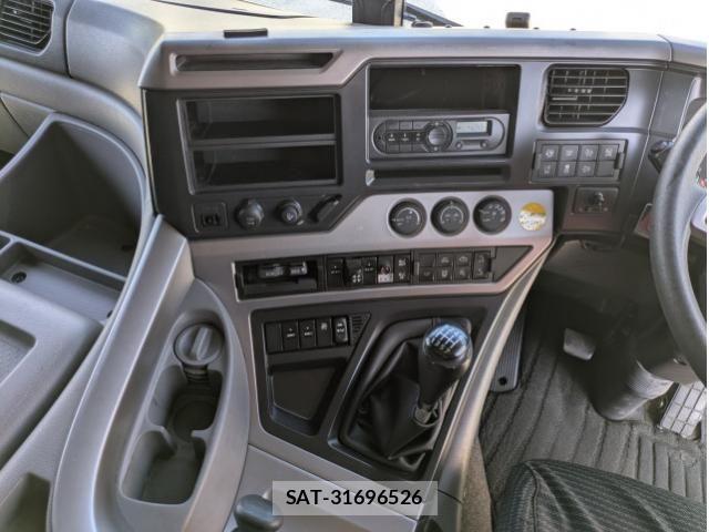 Nissan QUON 2018-07 8526798-24