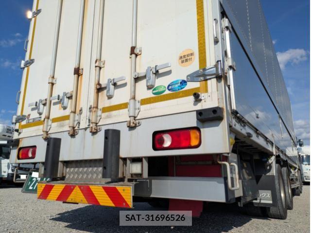 Nissan QUON 2018-07 8526798-8