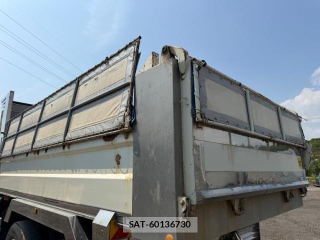 Nissan QUON 2015-01 8526800-21