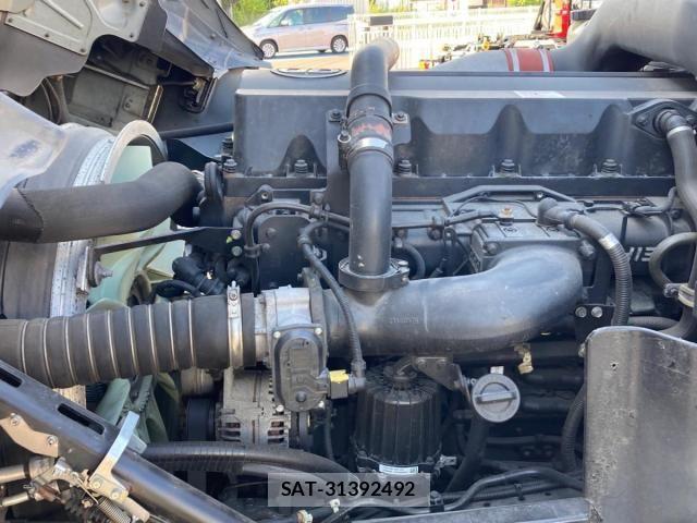 Nissan QUON 2016-03 8526802-12