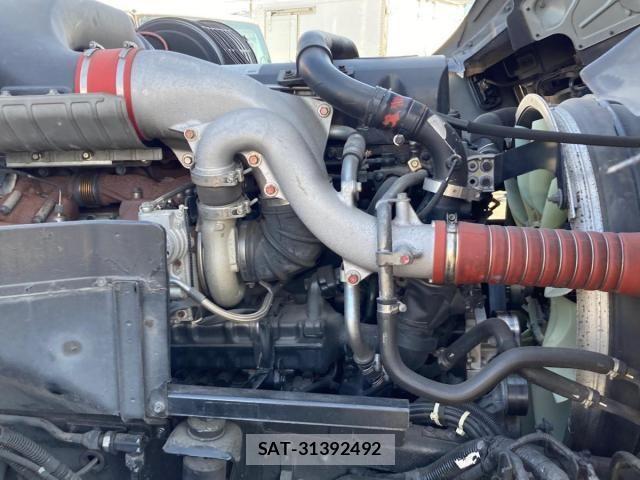 Nissan QUON 2016-03 8526802-13