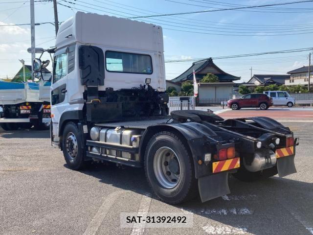 Nissan QUON 2016-03 8526802-3