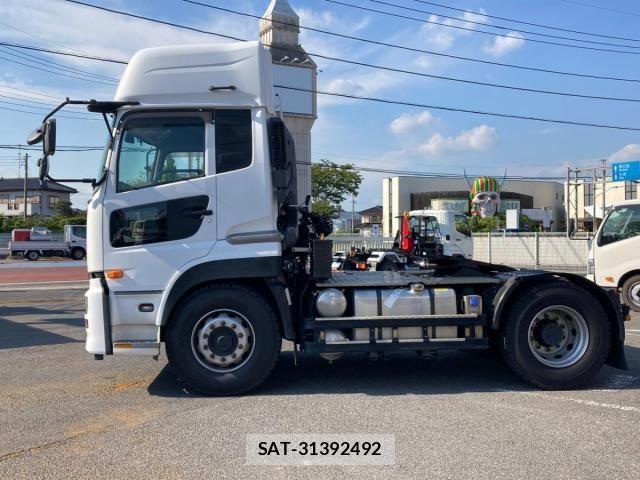 Nissan QUON 2016-03 8526802-4