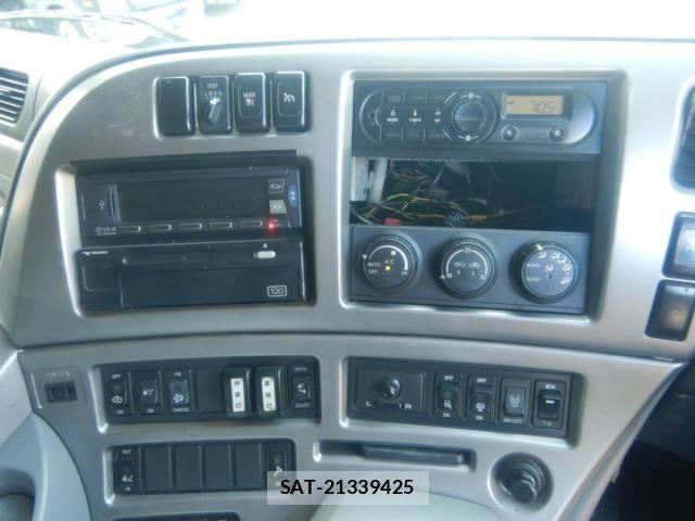 Nissan QUON 2014-12 8563319-12