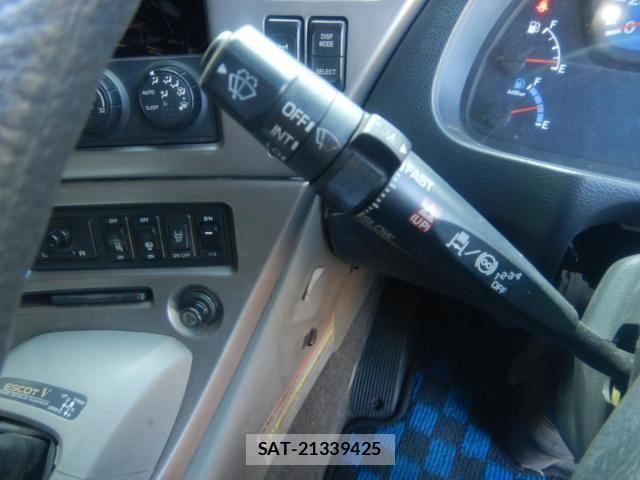 Nissan QUON 2014-12 8563319-14
