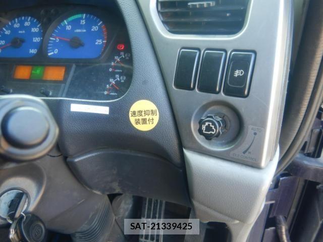 Nissan QUON 2014-12 8563319-15