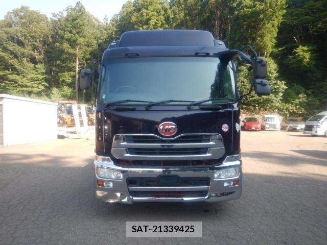 Nissan QUON 2014-12 8563319-1