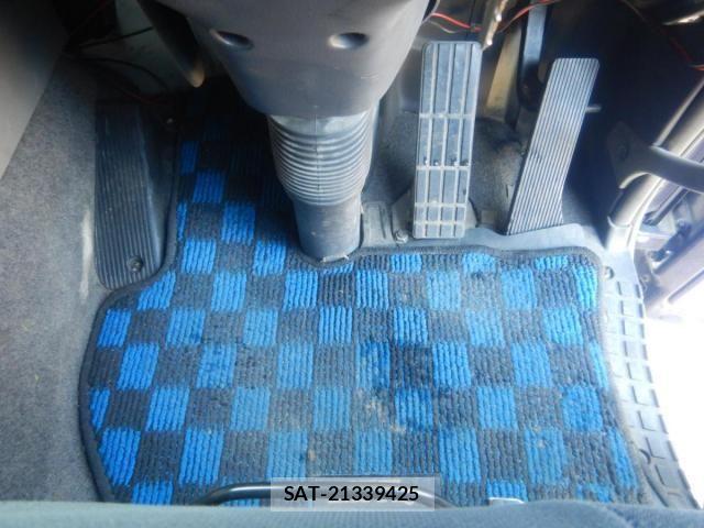 Nissan QUON 2014-12 8563319-19