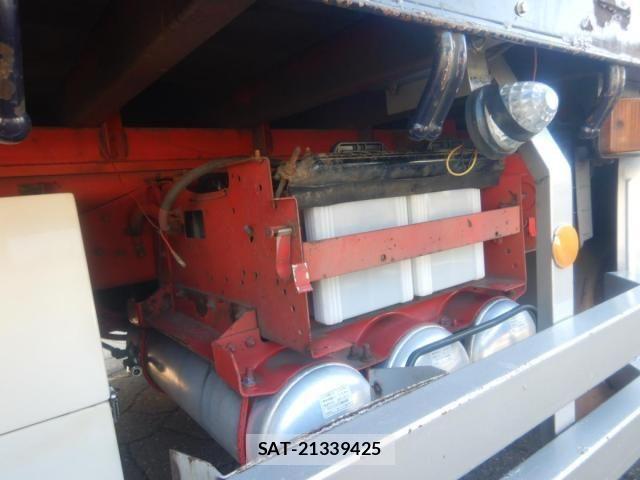 Nissan QUON 2014-12 8563319-24