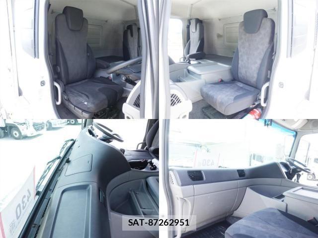 Nissan QUON 2016-09 8563321-21