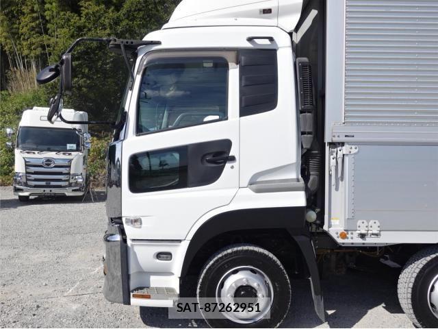 Nissan QUON 2016-09 8563321-7