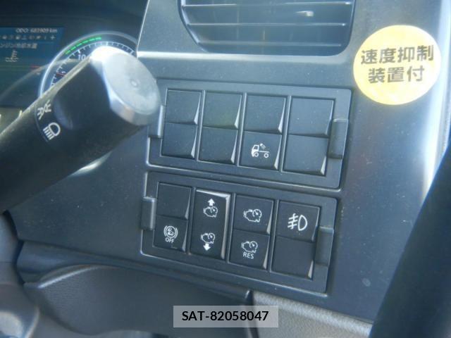 Nissan QUON 2020-09 8563313-15