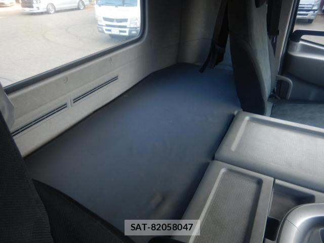 Nissan QUON 2020-09 8563313-18