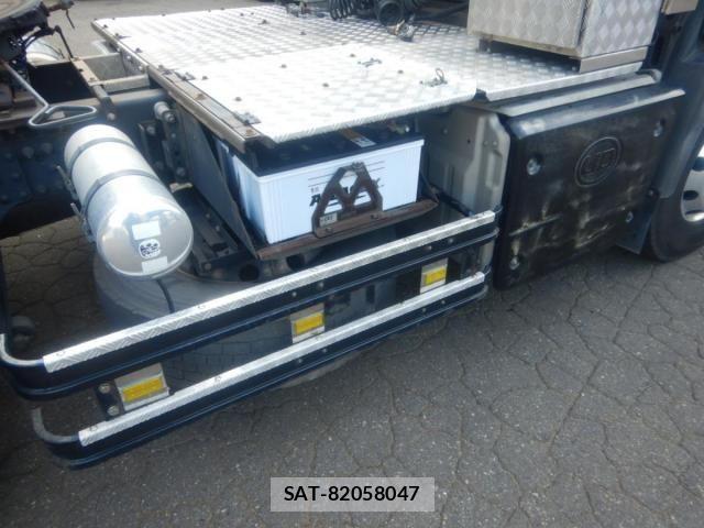 Nissan QUON 2020-09 8563313-22