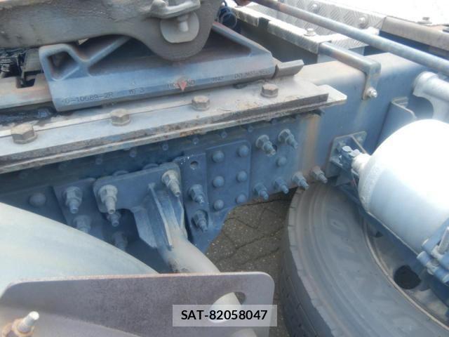 Nissan QUON 2020-09 8563313-23