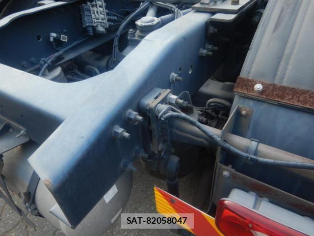 Nissan QUON 2020-09 8563313-24