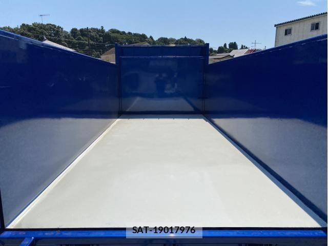 Nissan QUON 2020-05 8628546-14