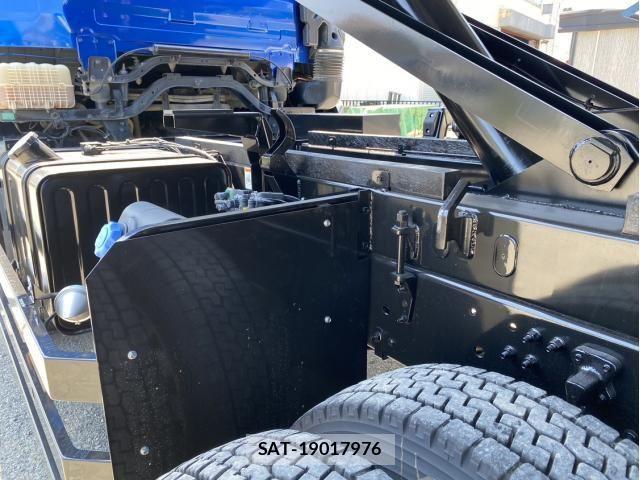 Nissan QUON 2020-05 8628546-23