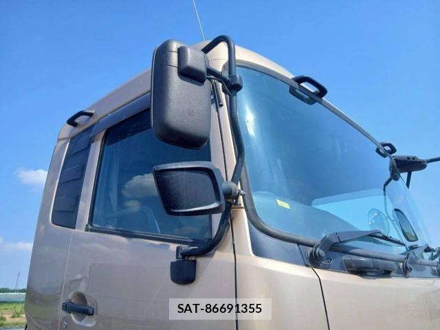 Nissan QUON 2018-01 8628552-21
