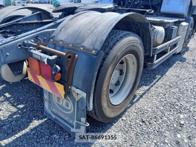Nissan QUON 2018-01 8628552-23