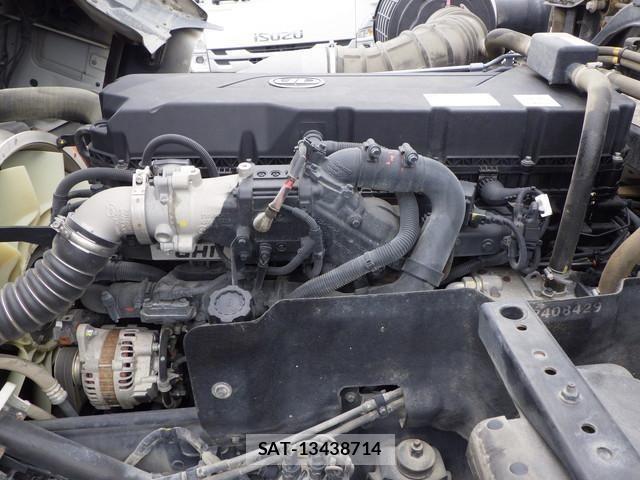 Nissan QUON 2021-06 8628547-13