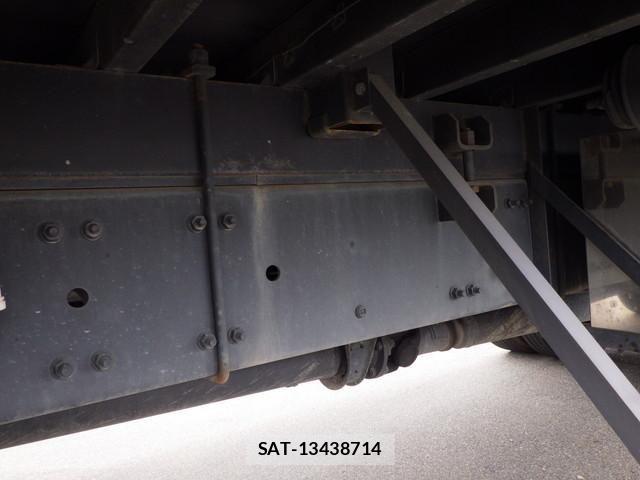 Nissan QUON 2021-06 8628547-18