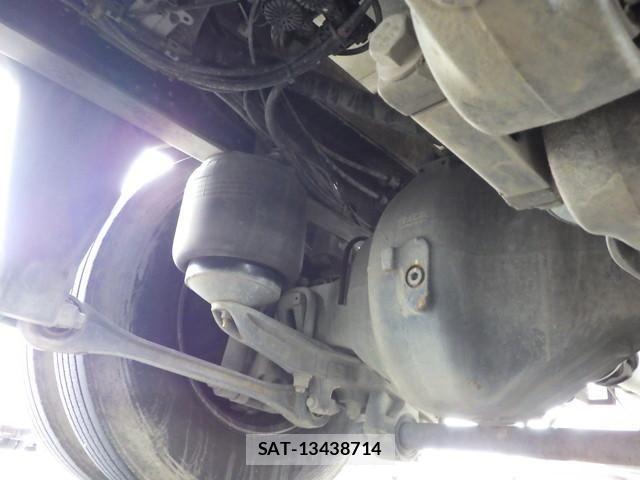Nissan QUON 2021-06 8628547-23