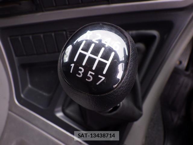 Nissan QUON 2021-06 8628547-26