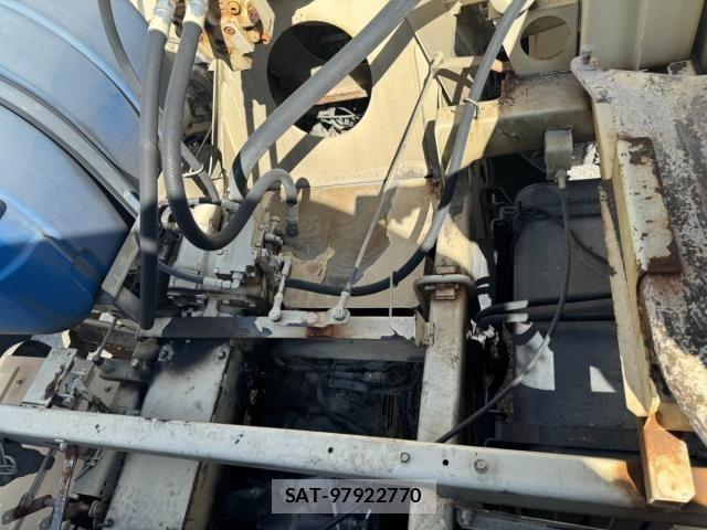 Nissan QUON 2014-07 8628550-9